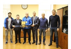 Звезды греко-римского стиля борьбы посетили академию