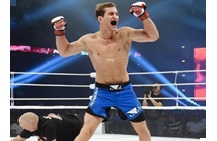 Студент академии  Руслан Шамилов одерживает пятую победу в профессионалах ММА